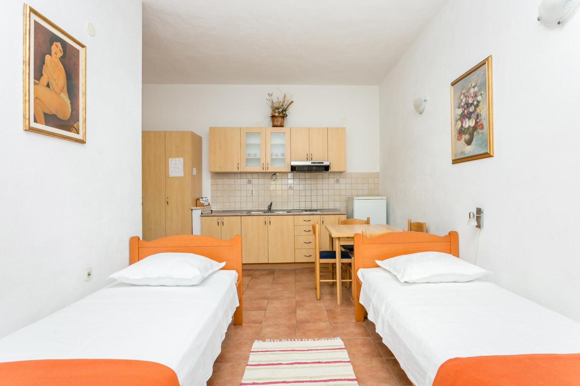 Apartments By The Sea Baska Voda, Makarska - 300 Bilik gambar
